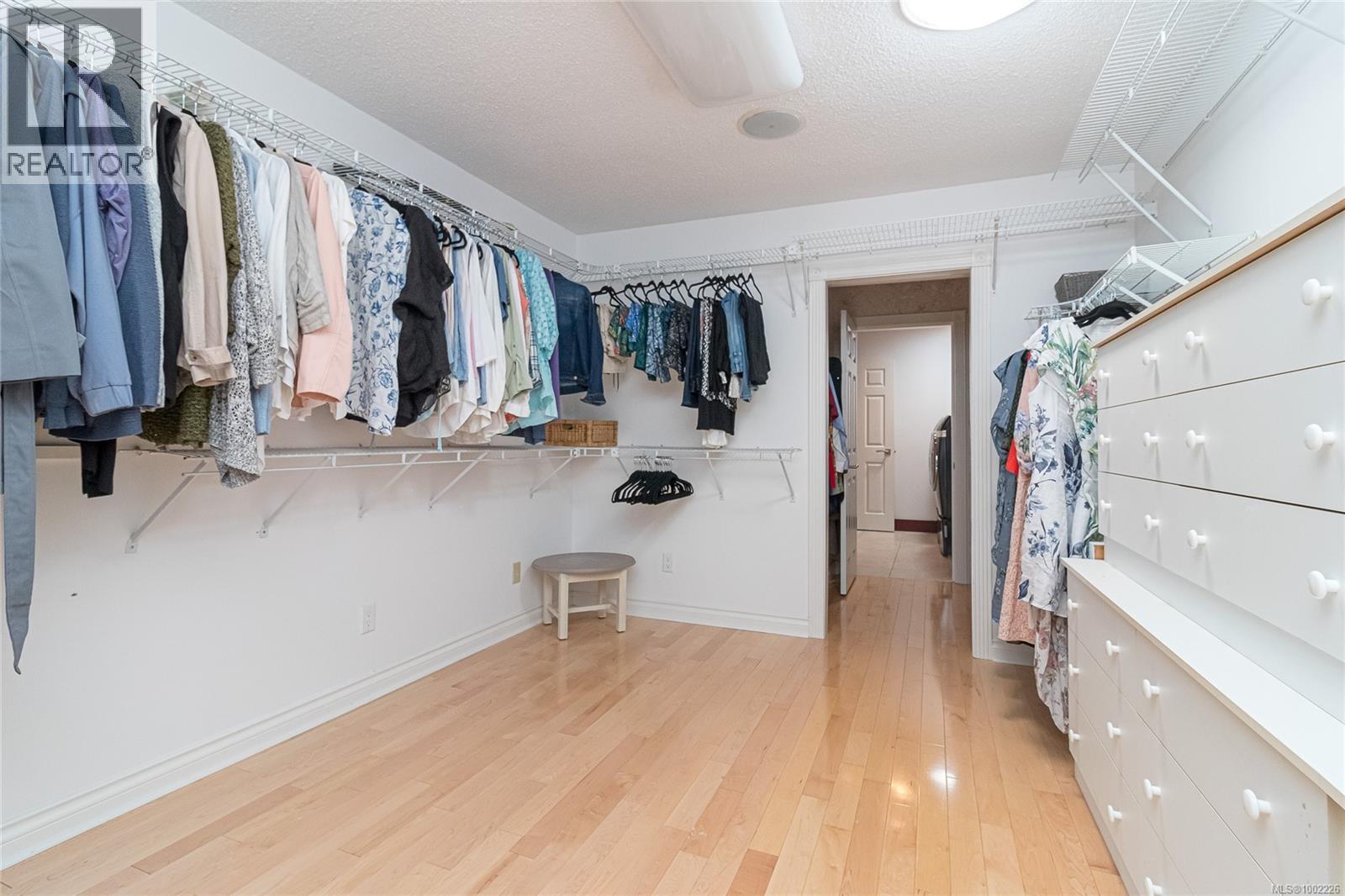 11376 Osprey Pl, North Saanich