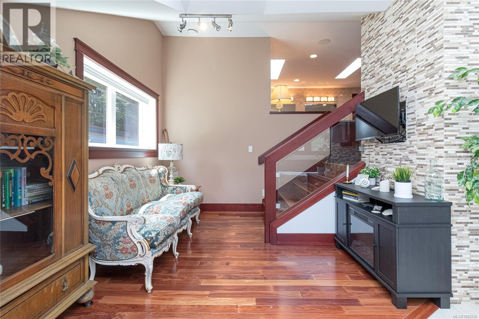 11376 Osprey Pl, North Saanich