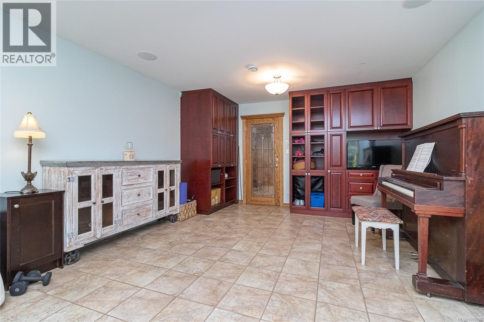 11376 Osprey Pl, North Saanich