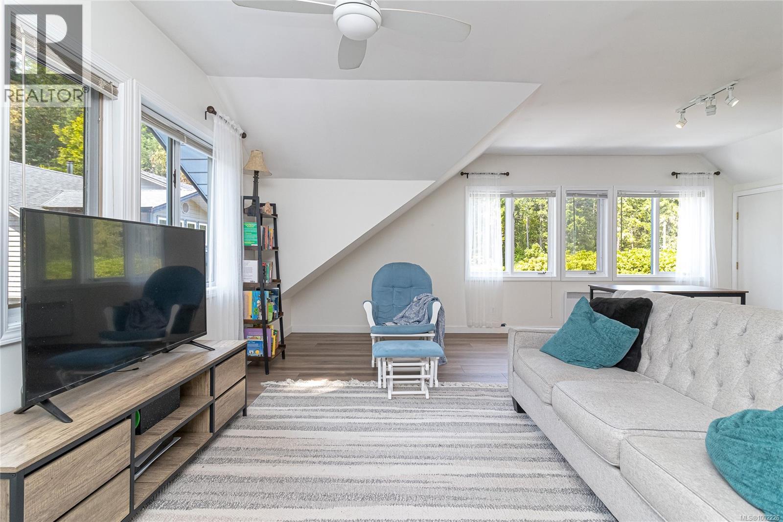 11376 Osprey Pl, North Saanich
