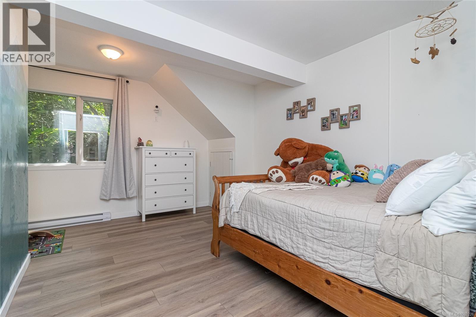 11376 Osprey Pl, North Saanich