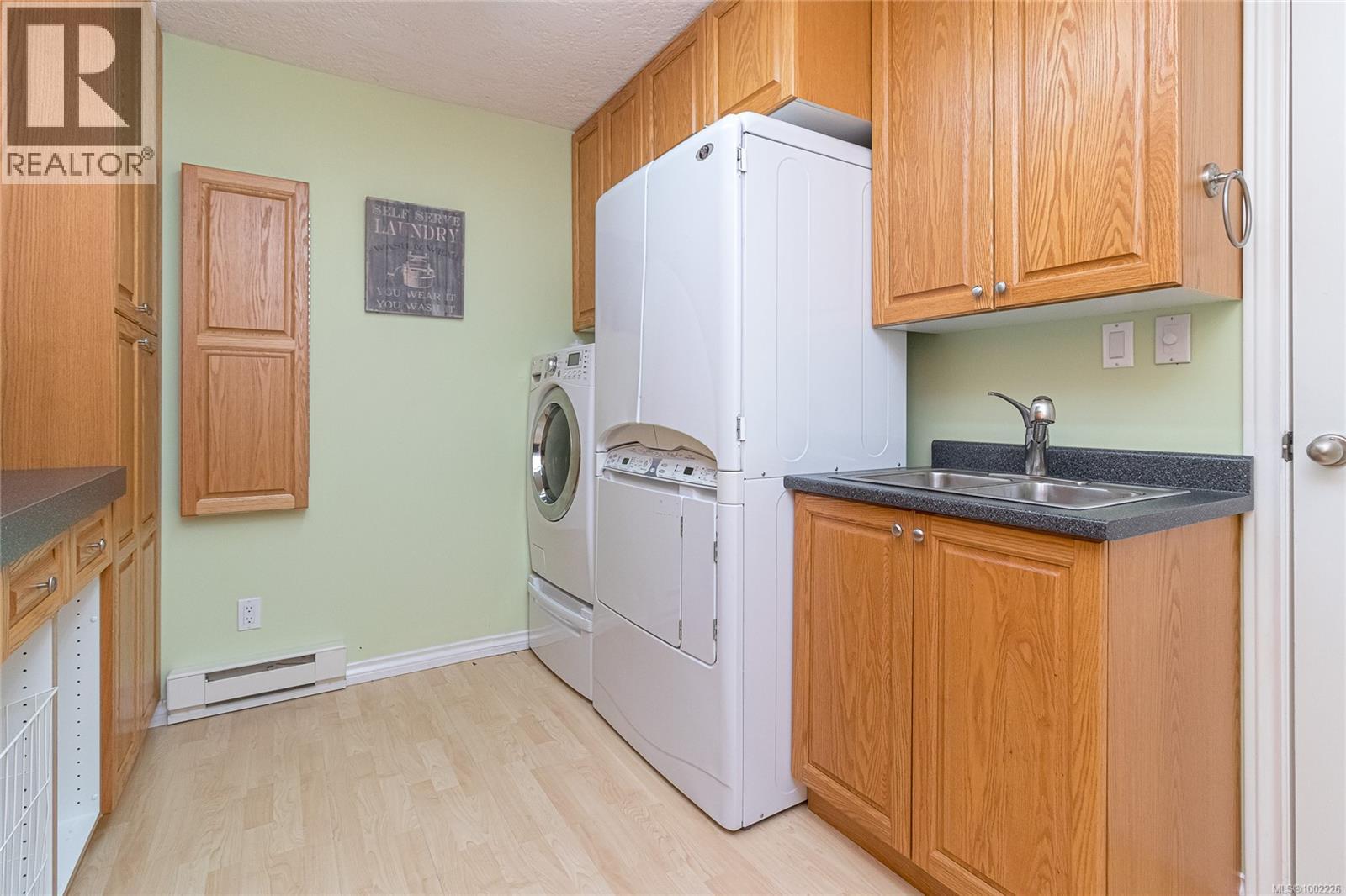11376 Osprey Pl, North Saanich