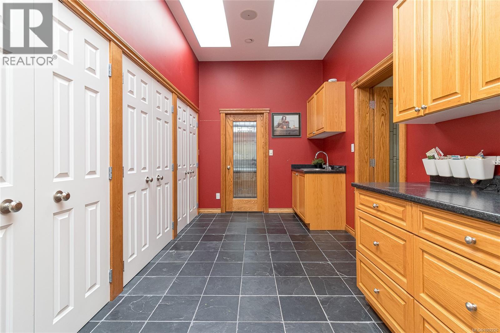 11376 Osprey Pl, North Saanich