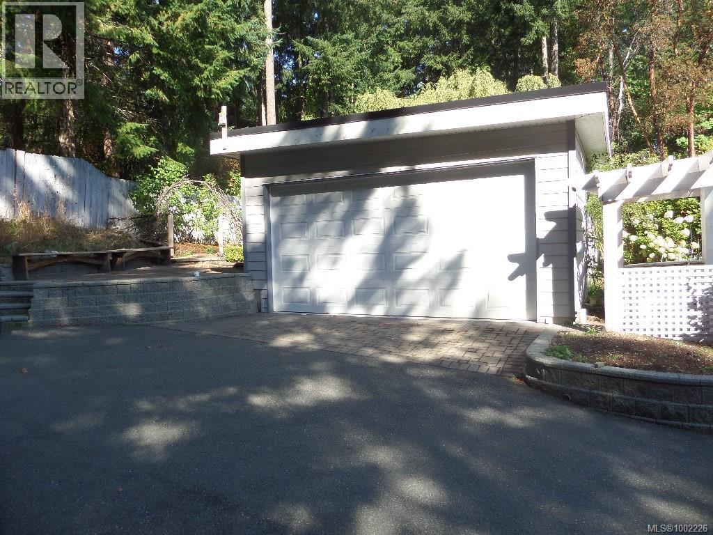 11376 Osprey Pl, North Saanich