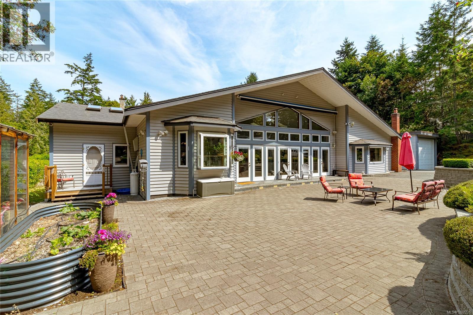 11376 Osprey Pl, North Saanich