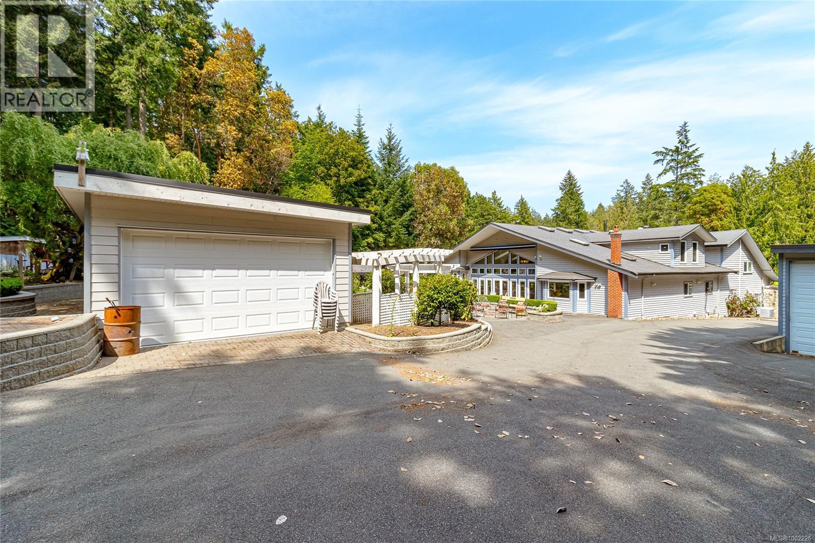 11376 Osprey Pl, North Saanich