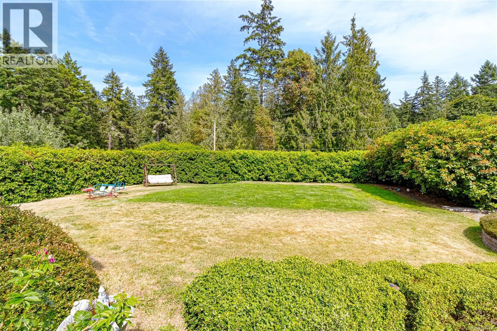 11376 Osprey Pl, North Saanich