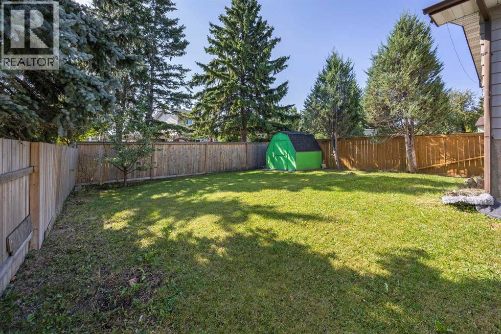 Single Family House Bi-level for Sale in   Avenue NE Pineridge Calgary 