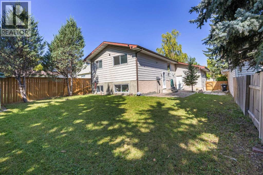 Single Family House Bi-level for Sale in   Avenue NE Pineridge Calgary 