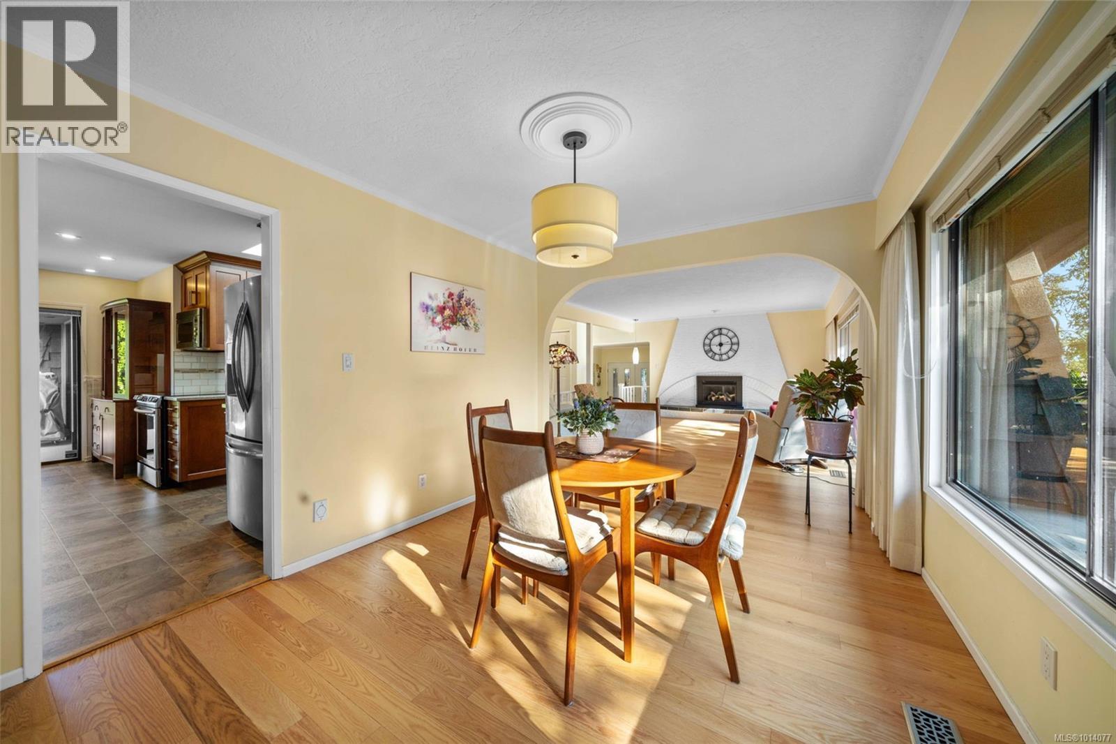 994 Landeen Pl, Saanich