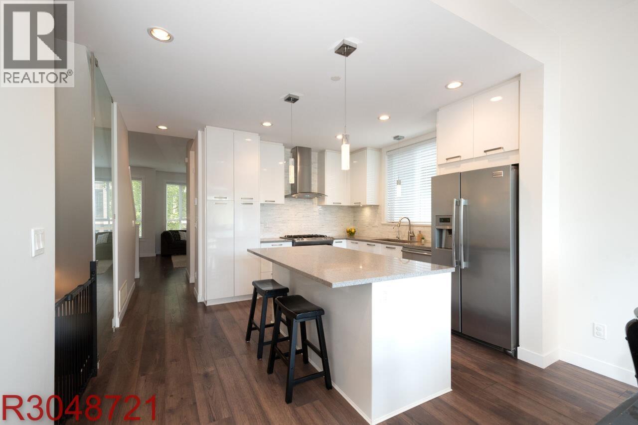 7 100 WOOD STREET, New Westminster