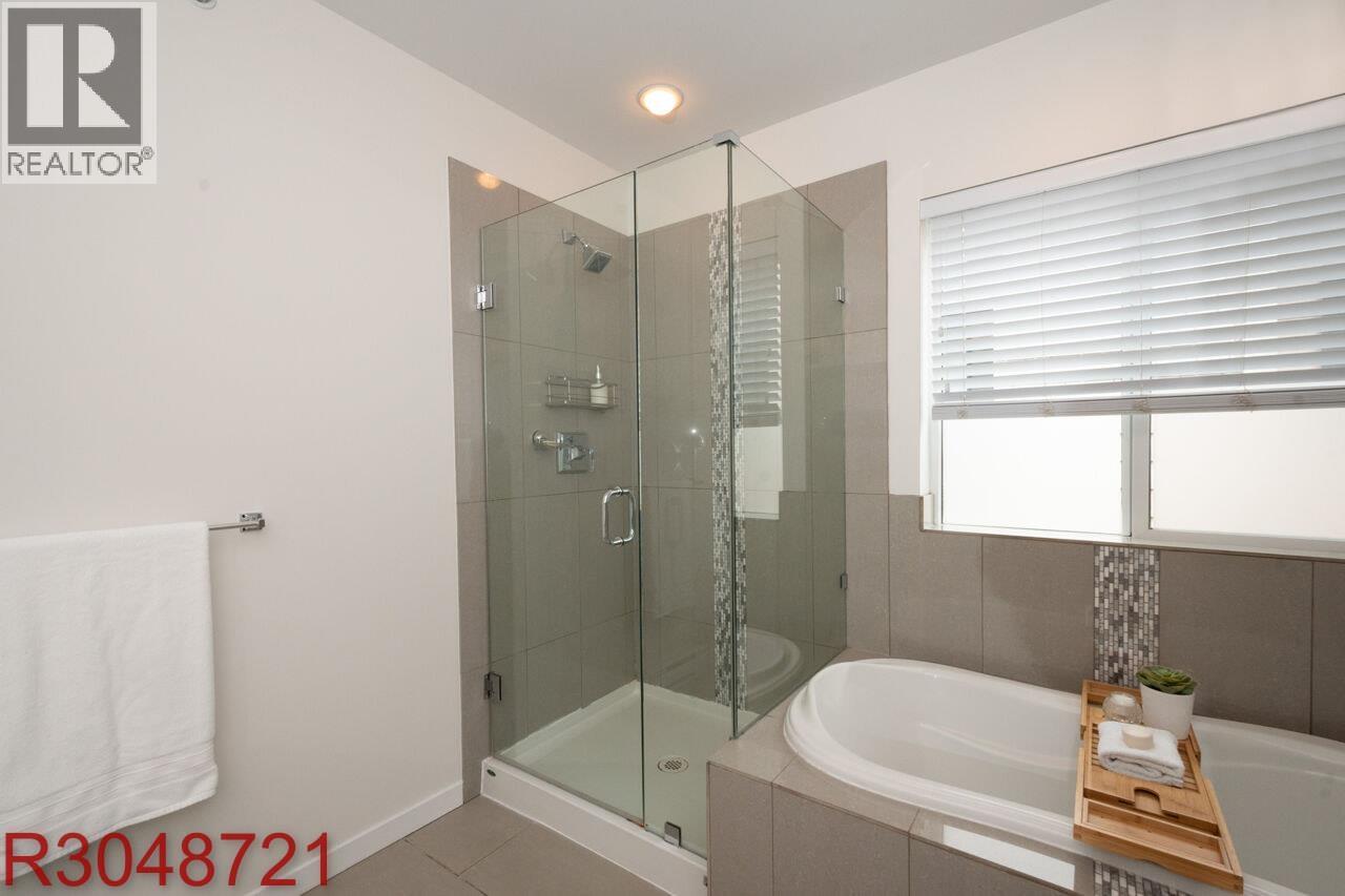 7 100 WOOD STREET, New Westminster