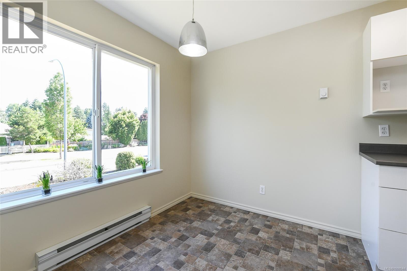 202A 698 Aspen Rd, Comox