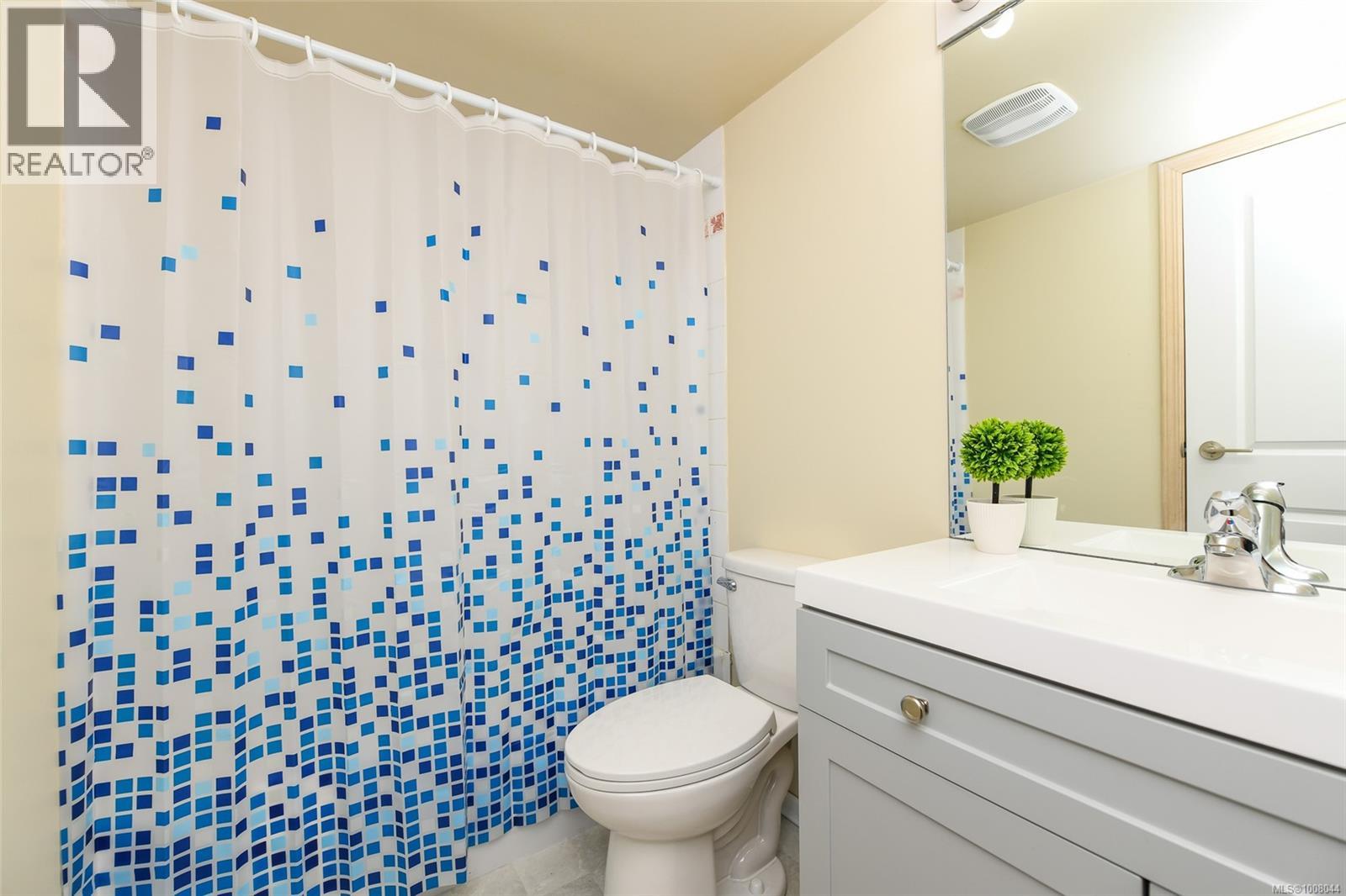 202A 698 Aspen Rd, Comox