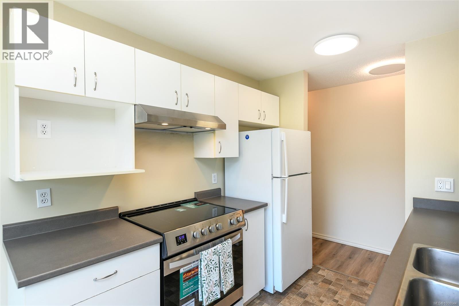 202A 698 Aspen Rd, Comox