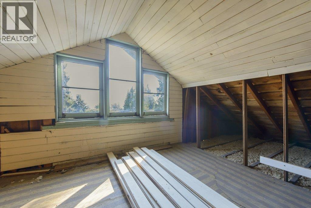 535 W 15TH STREET, North Vancouver