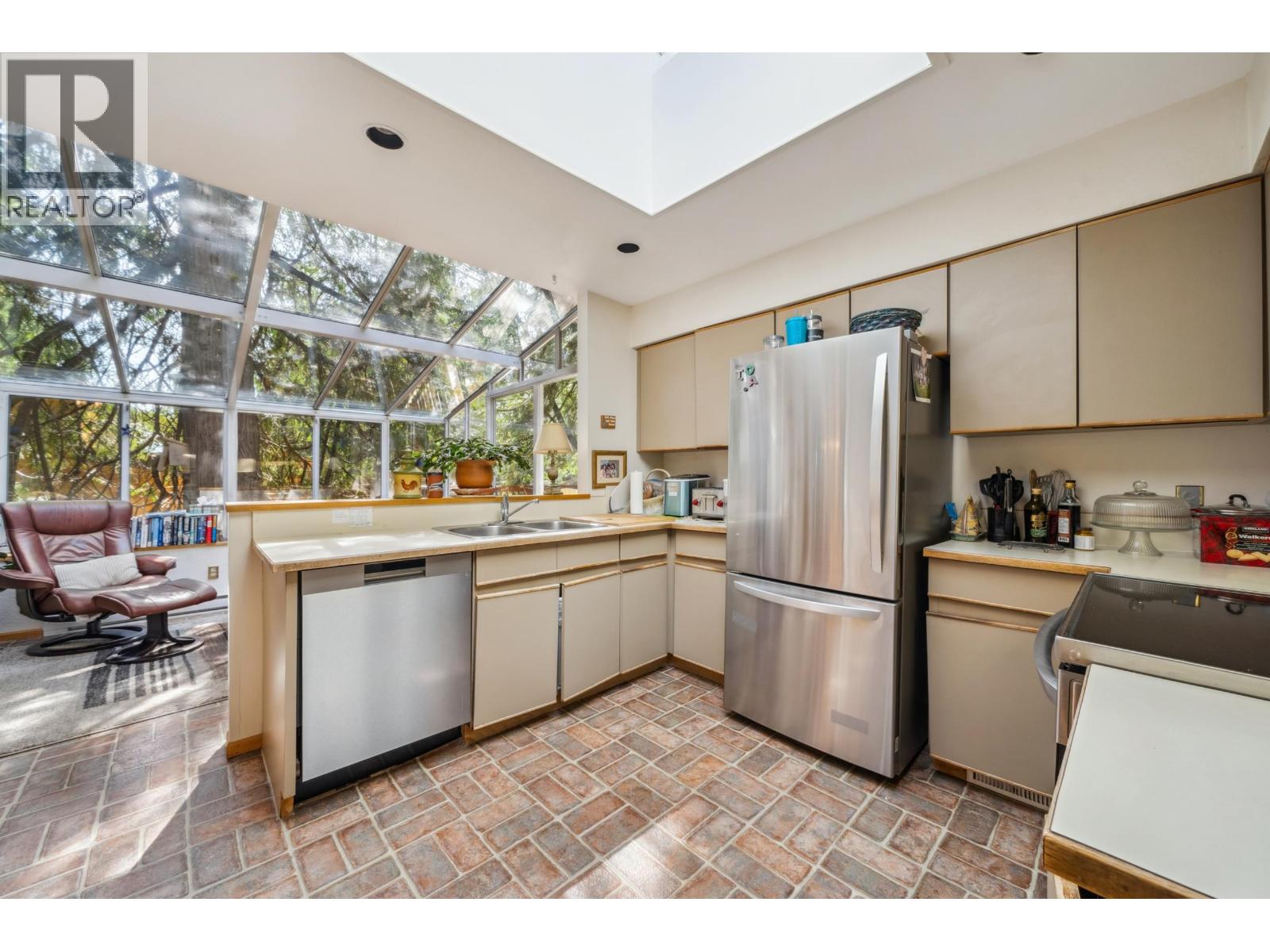 4706 MEADFEILD ROAD, West Vancouver