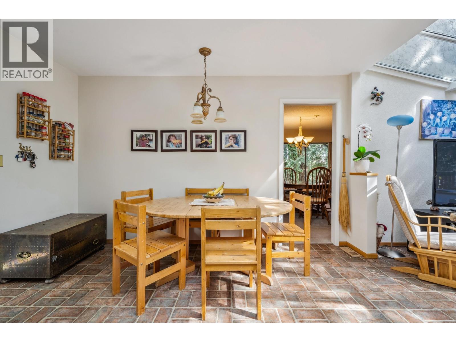 4706 MEADFEILD ROAD, West Vancouver