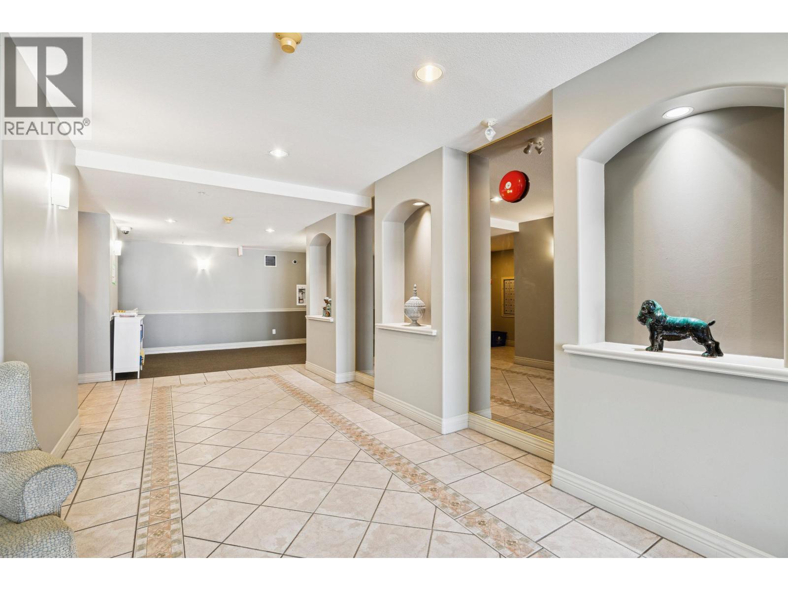 405 22230 NORTH AVENUE, Maple Ridge