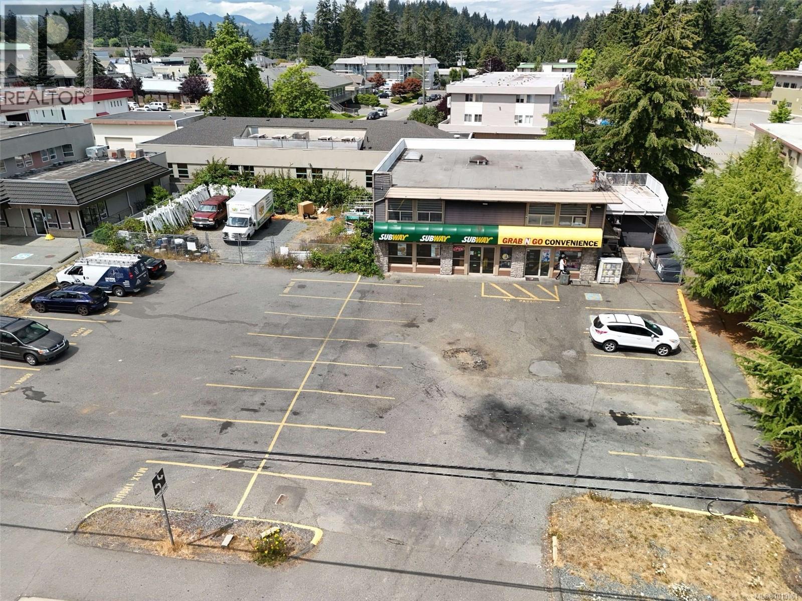 4146 Departure Bay Road - main photo