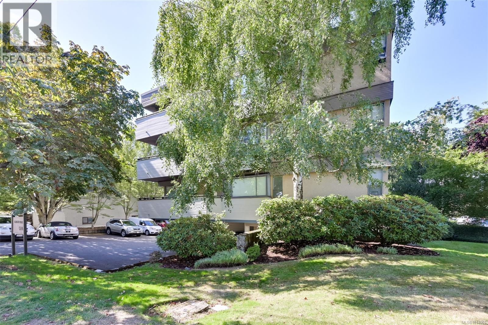 101 3274 Glasgow Avenue, Saanich