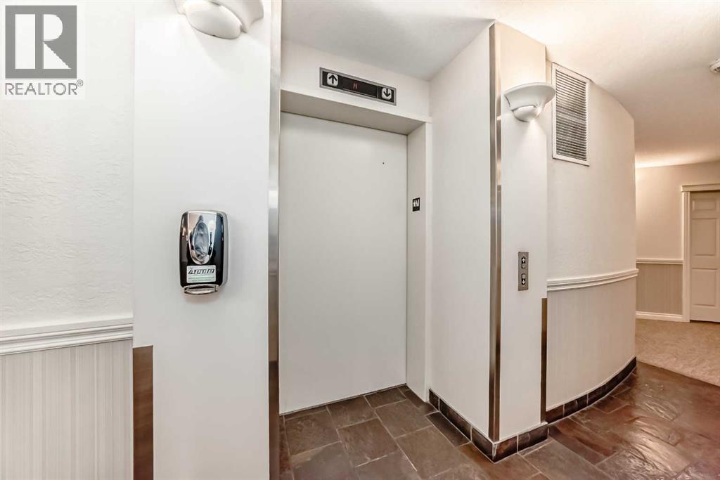 Single Family House for Sale in   Hemlock Crescent SW Spruce Cliff Calgary 