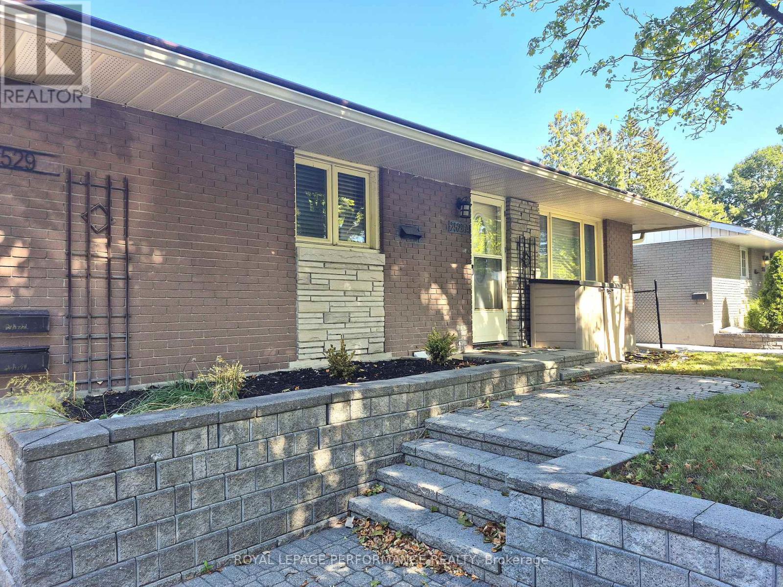 Lovely 3 bedroom unit