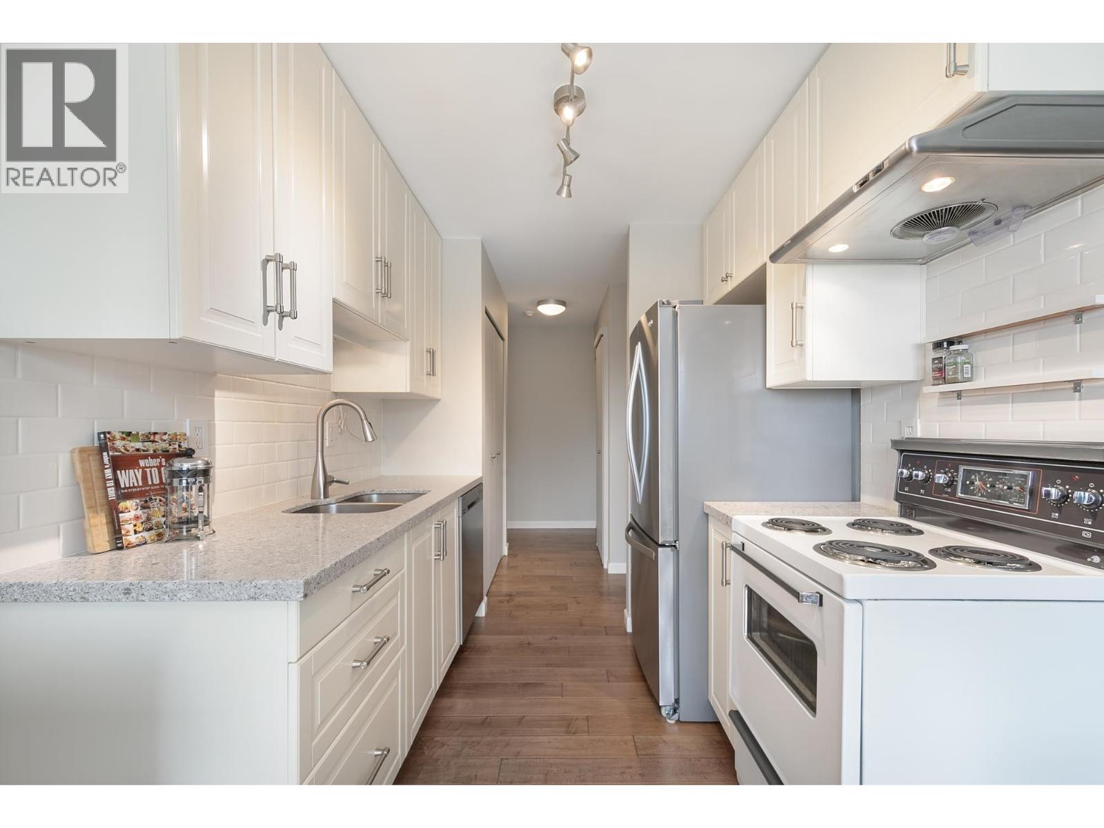 213 230 MOWAT STREET, New Westminster
