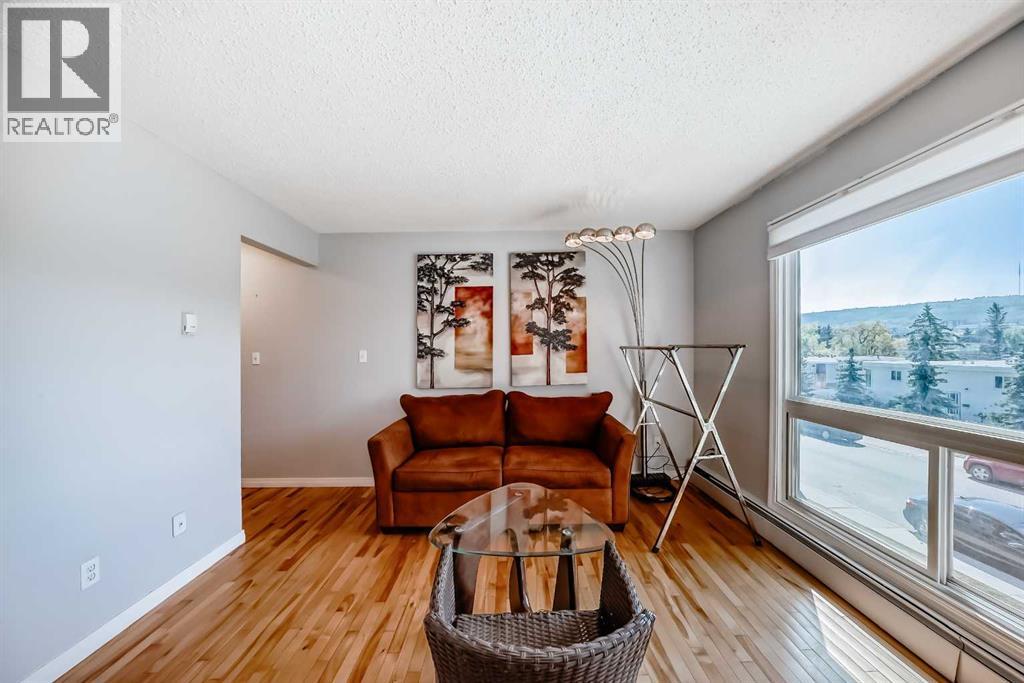 Single Family House for Sale in    Street NW Bowness Calgary 