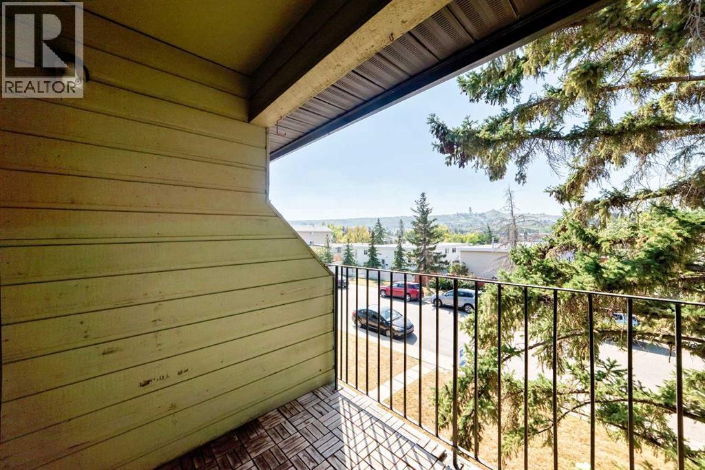 Single Family House for Sale in    Street NW Bowness Calgary 