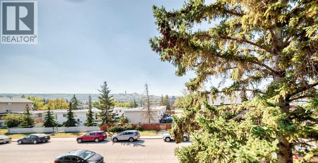 Single Family House for Sale in    Street NW Bowness Calgary 