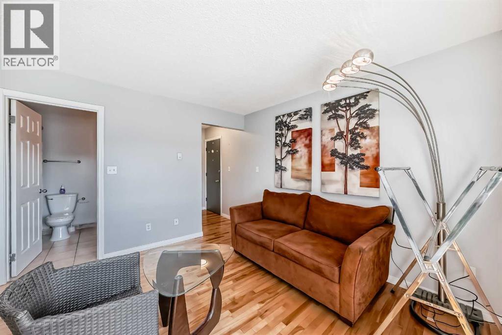 Single Family House for Sale in    Street NW Bowness Calgary 