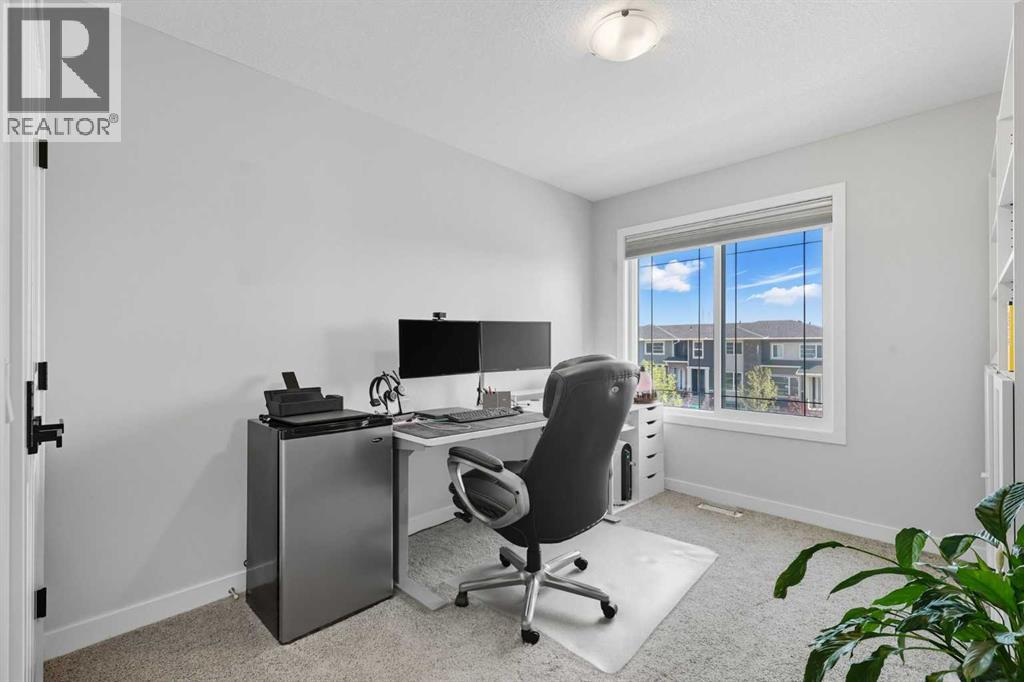 305 Sundown Road, Cochrane