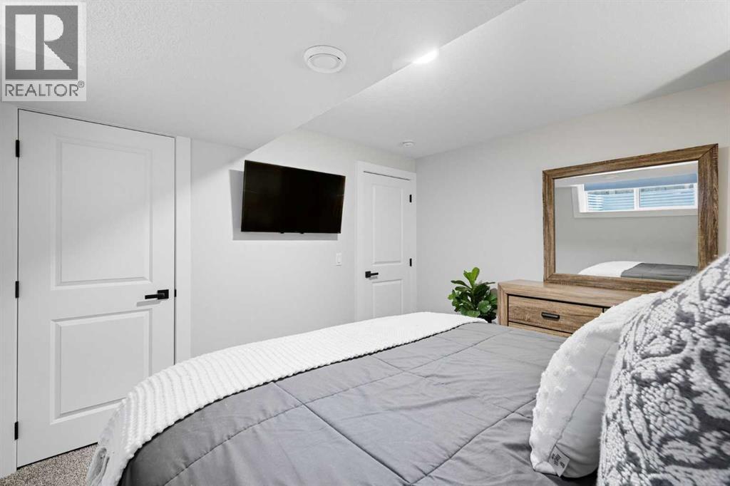 305 Sundown Road, Cochrane