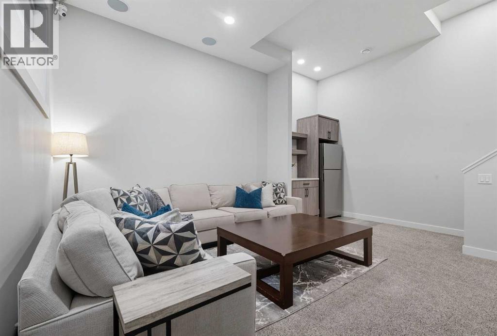 305 Sundown Road, Cochrane