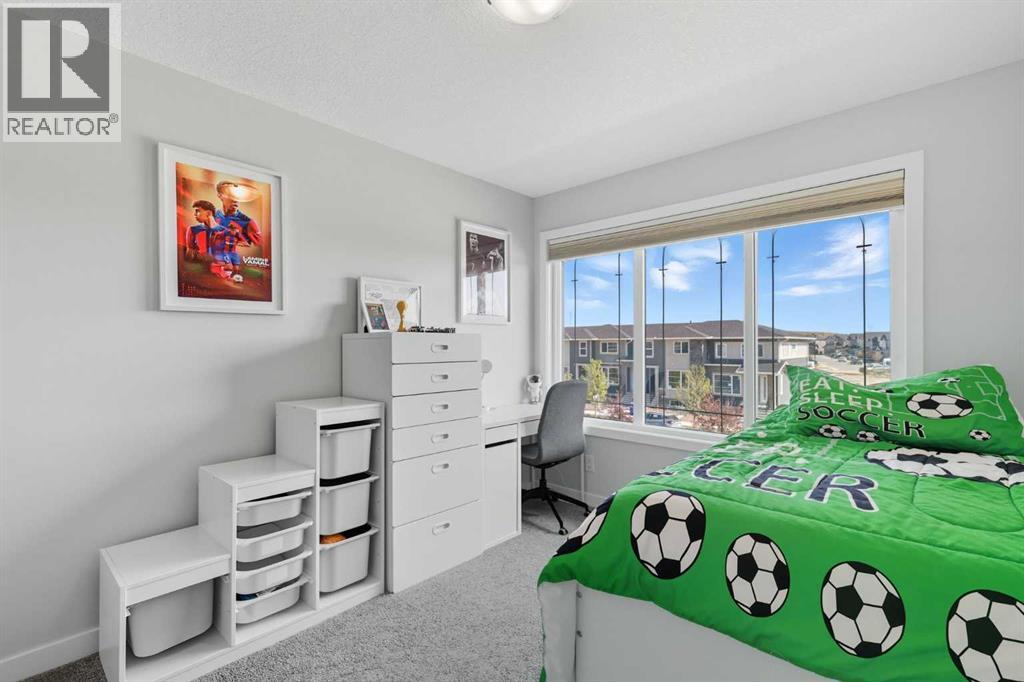 305 Sundown Road, Cochrane
