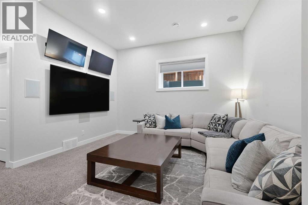 305 Sundown Road, Cochrane