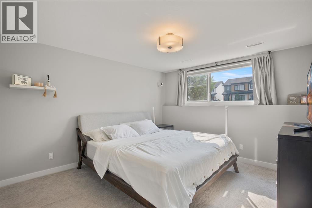 Single Family House Bi-level for Sale in  Evergreen Way Evergreen Red Deer 