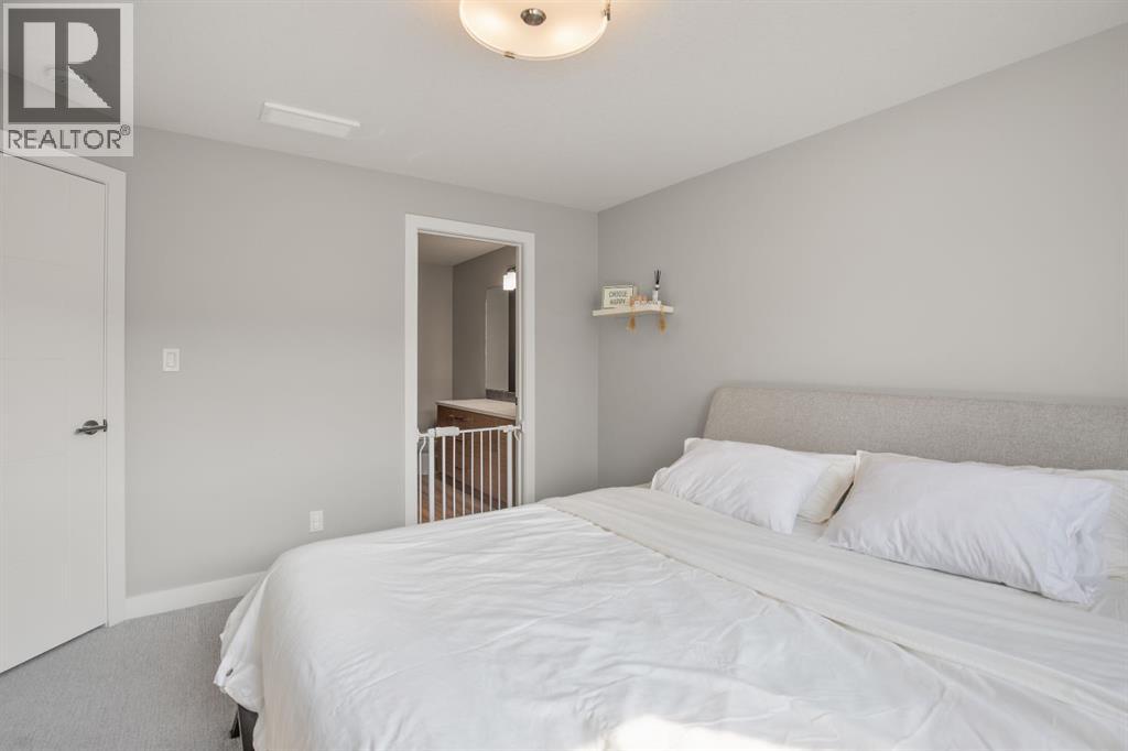 Single Family House Bi-level for Sale in  Evergreen Way Evergreen Red Deer 