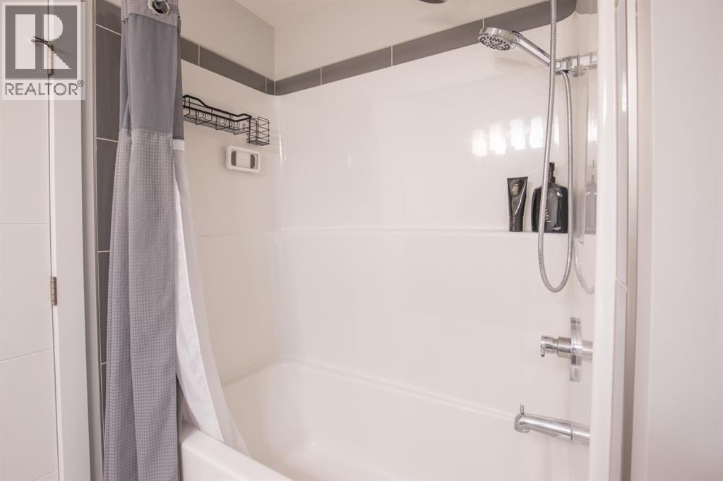Single Family House Bi-level for Sale in  Evergreen Way Evergreen Red Deer 