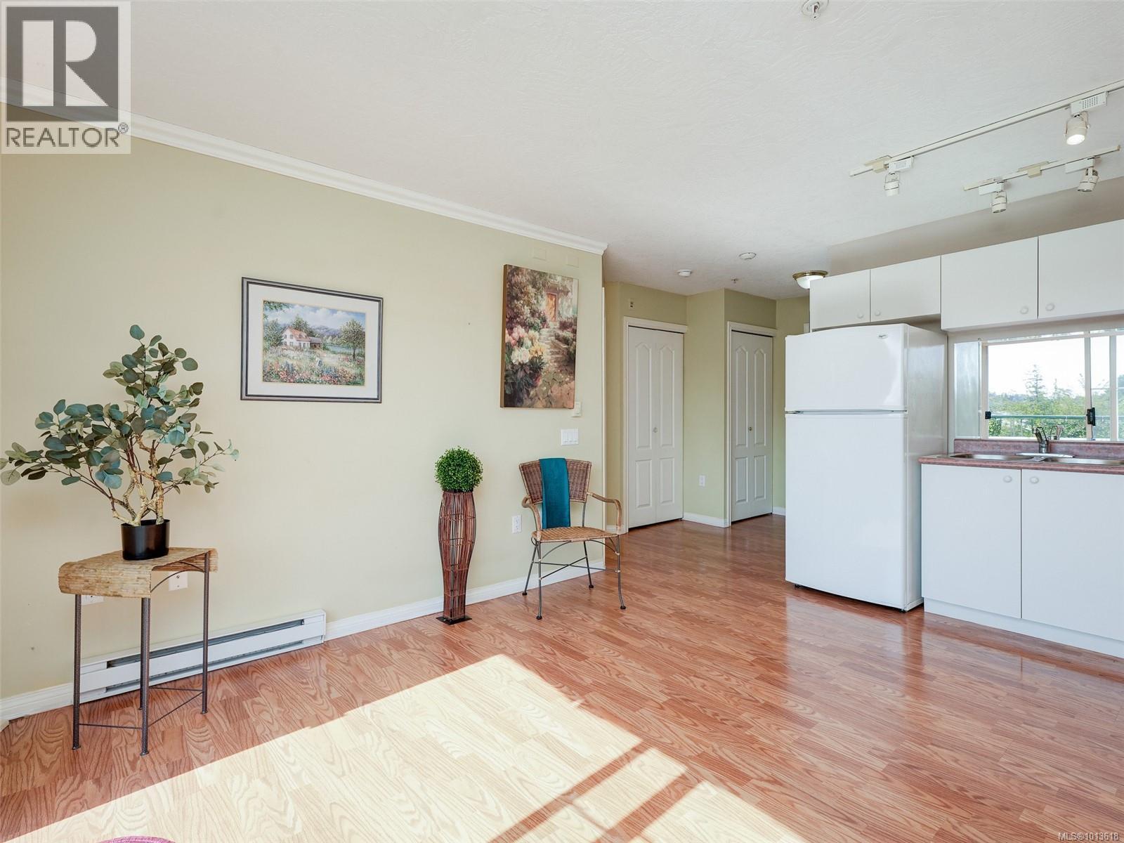 413 3133 Tillicum Rd, Saanich