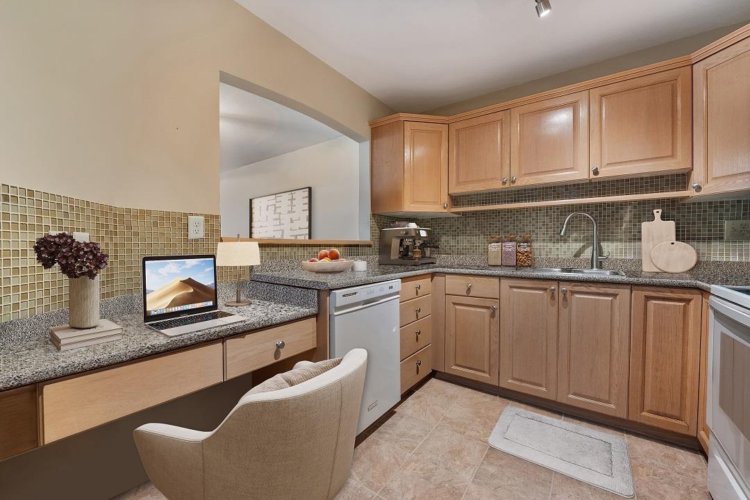407 1225 MERKLIN STREET, White Rock