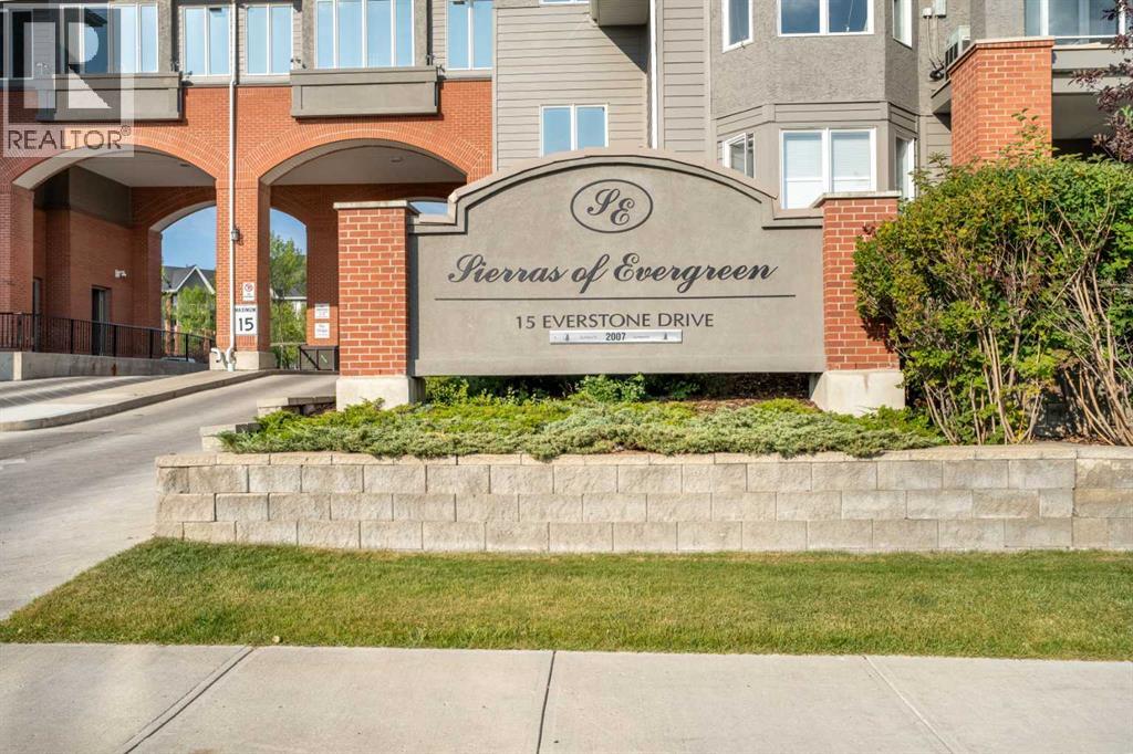 Single Family House for Sale in   Everstone Drive SW Evergreen Calgary 