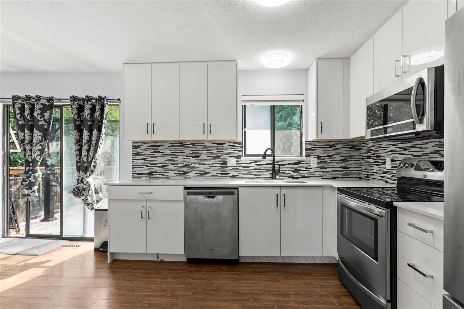 7976 TANAGER STREET, Mission