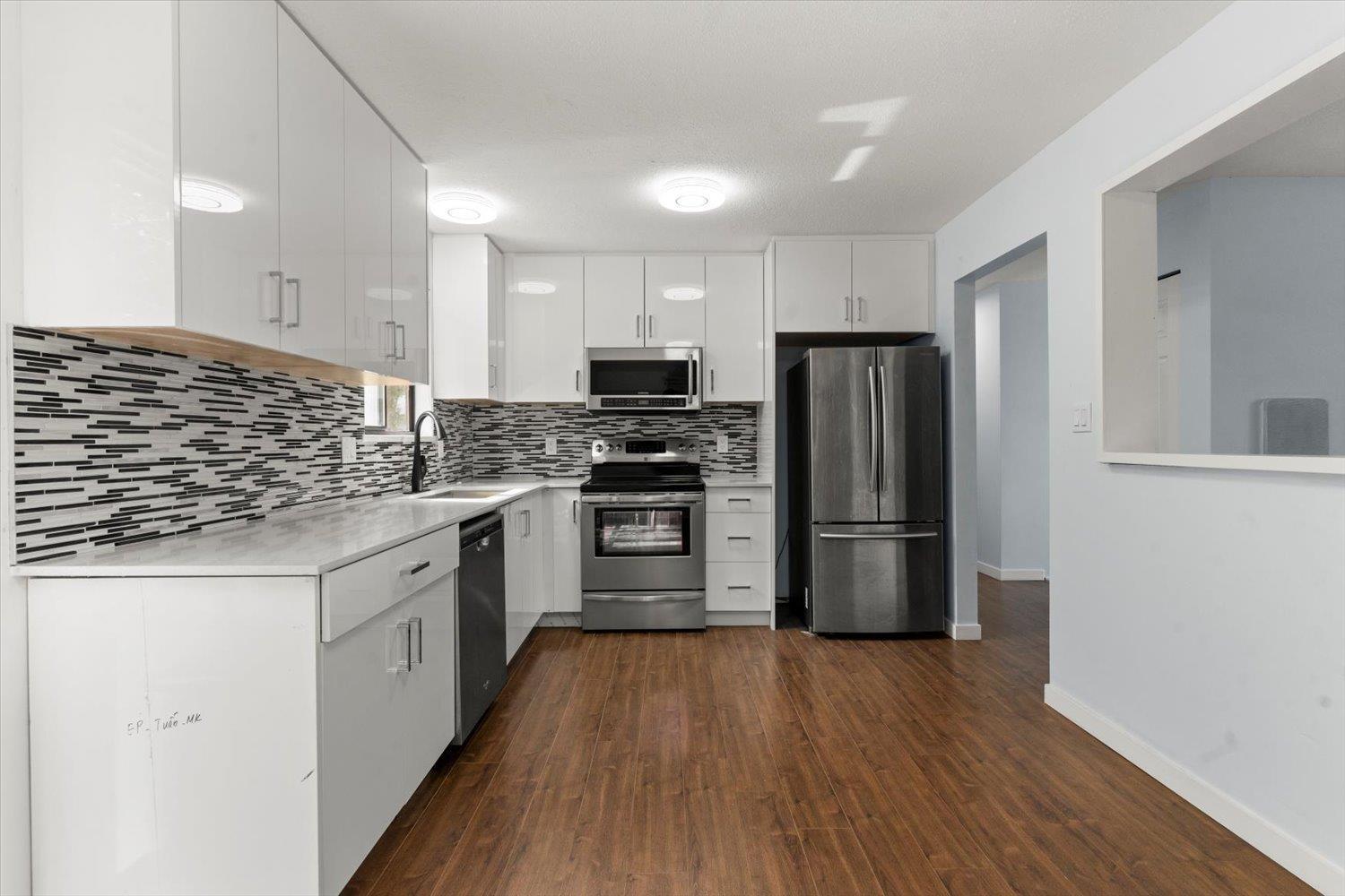 7976 TANAGER STREET, Mission