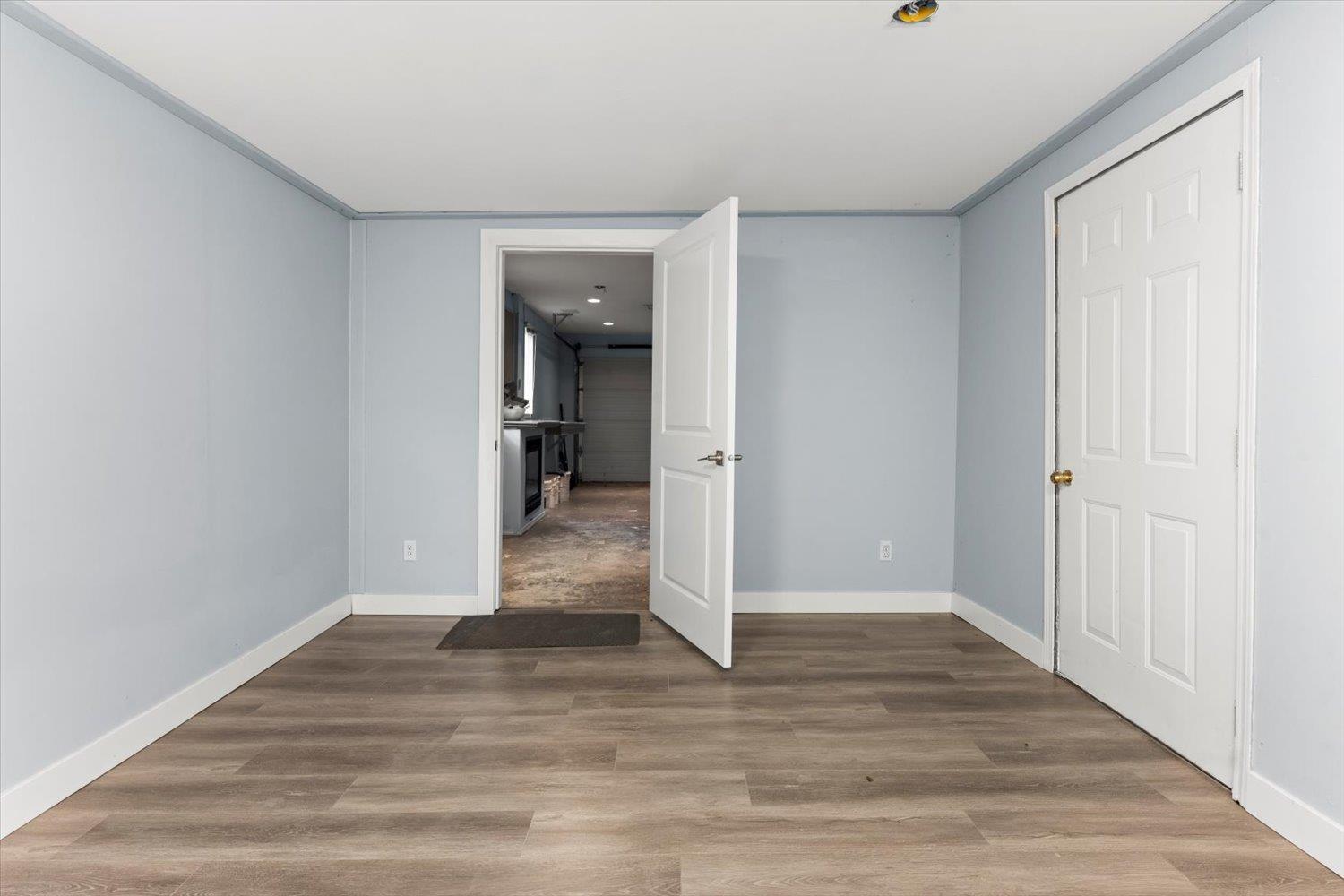 7976 TANAGER STREET, Mission