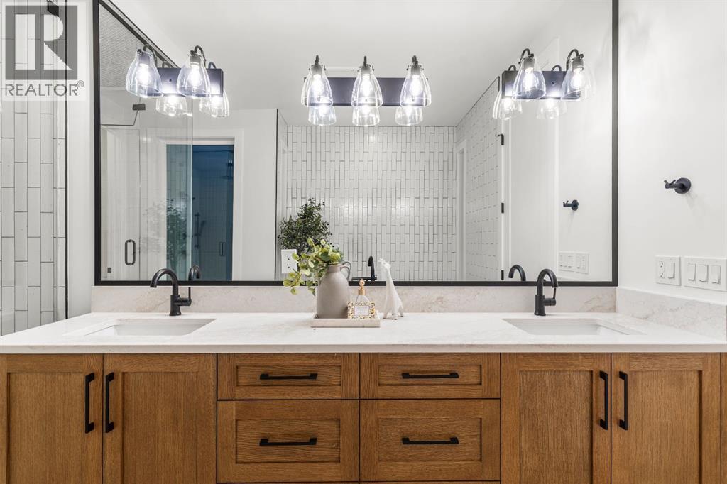 Single Family House for Sale in   Avenue NW West Hillhurst Calgary 