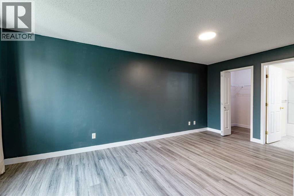 Single Family House for Sale in   Valleyview Park SE Dover Calgary 