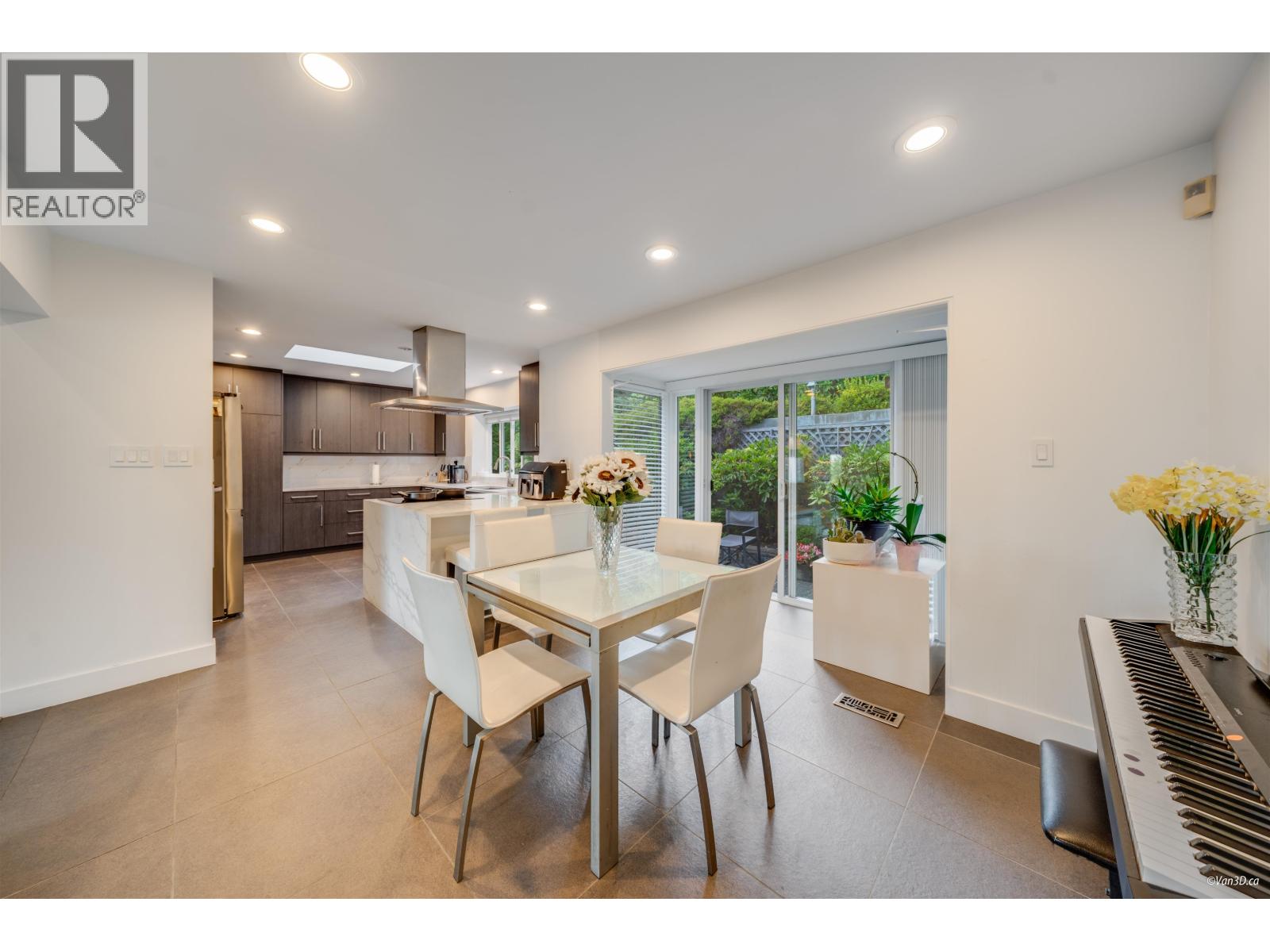 1135 GROVELAND COURT, West Vancouver