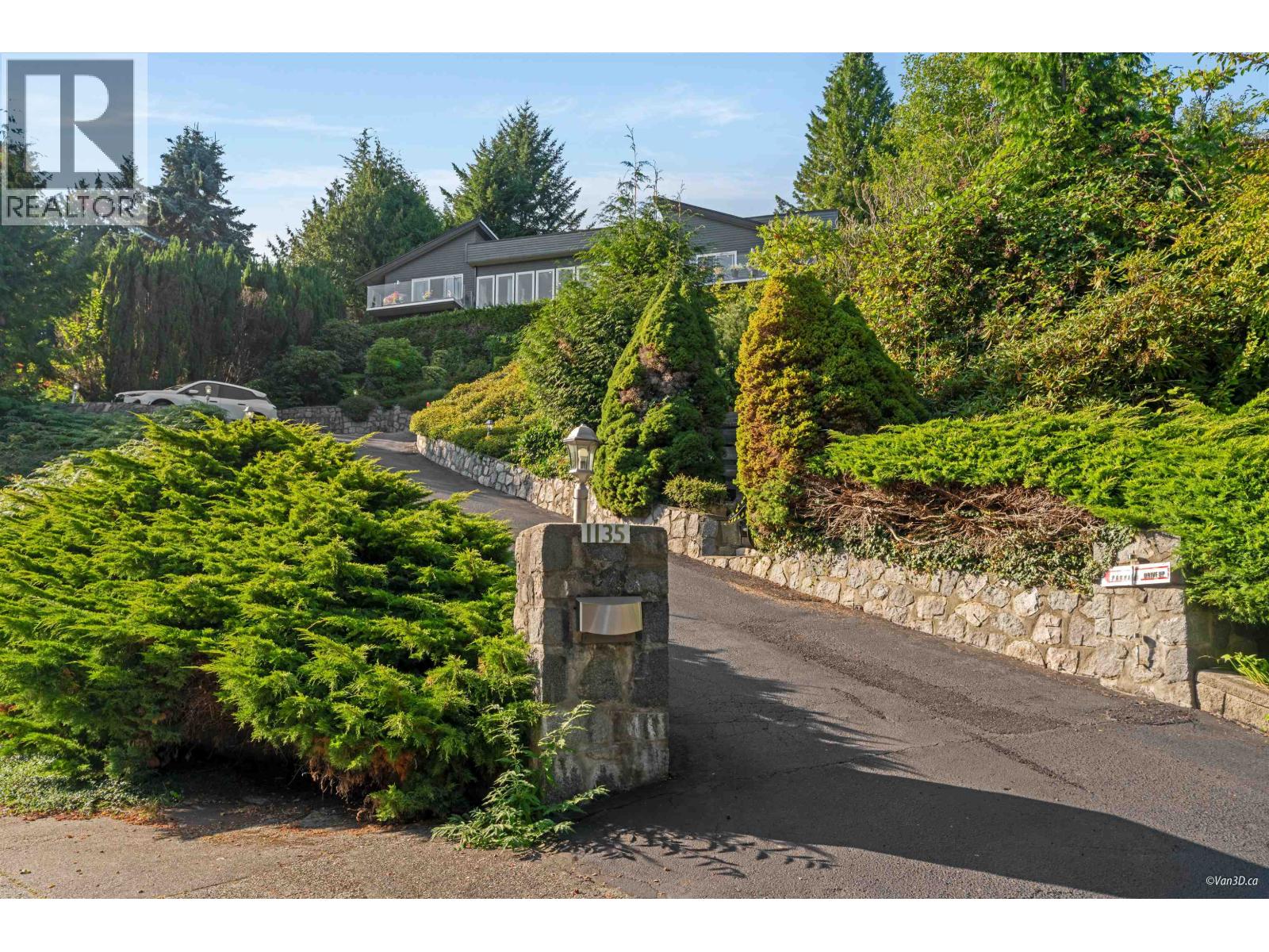 1135 GROVELAND COURT, West Vancouver